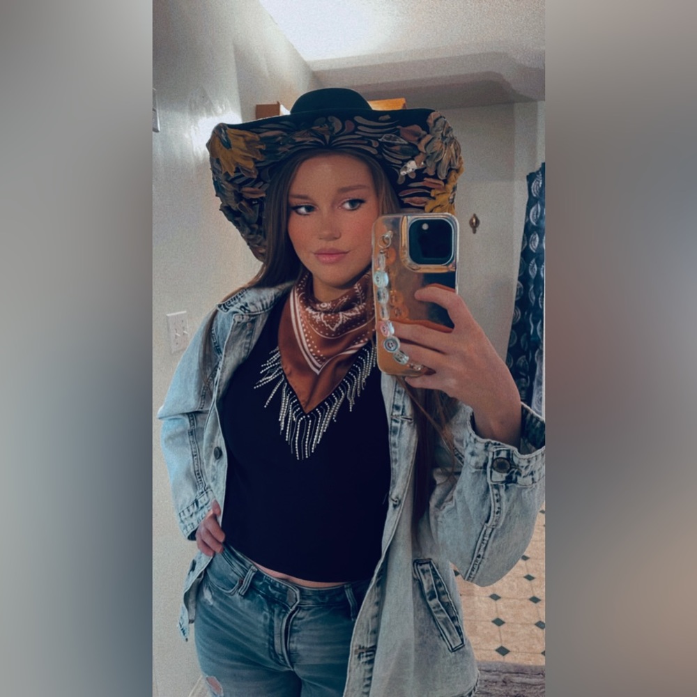 Meet your Posher, Noelle